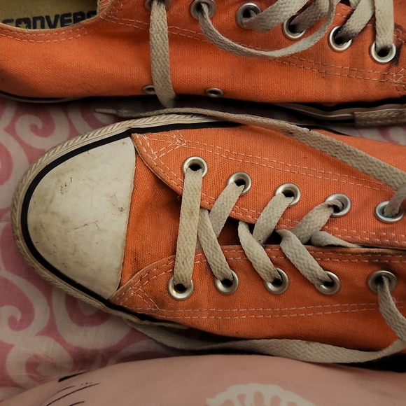 Converse ankle cut tennis shoes only wore these maybe 7 times. - Picture 5 of 6